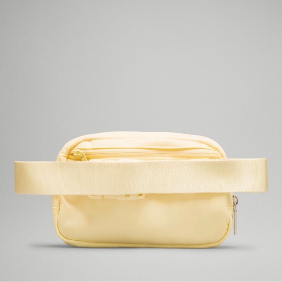 NEW LULULEMON EVERYWHERE BELT BAG SWIRL YELLOW - Picture 3 of 8